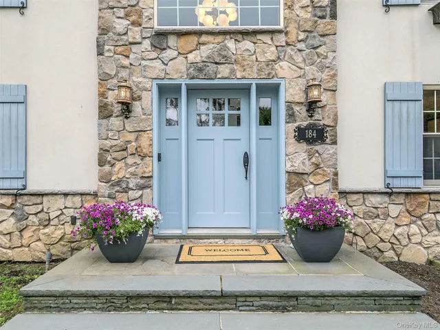 $2,785,000 | 184 Circle Drive, Manhasset, NY 11030