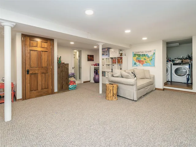 $2,785,000 | 184 Circle Drive, Manhasset, NY 11030