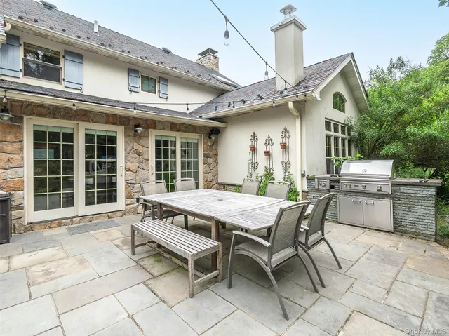 $2,785,000 | 184 Circle Drive, Manhasset, NY 11030