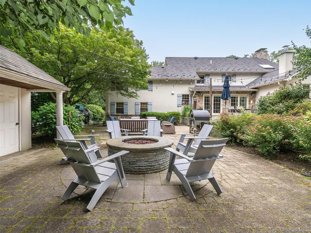 $2,785,000 | 184 Circle Drive, Manhasset, NY 11030