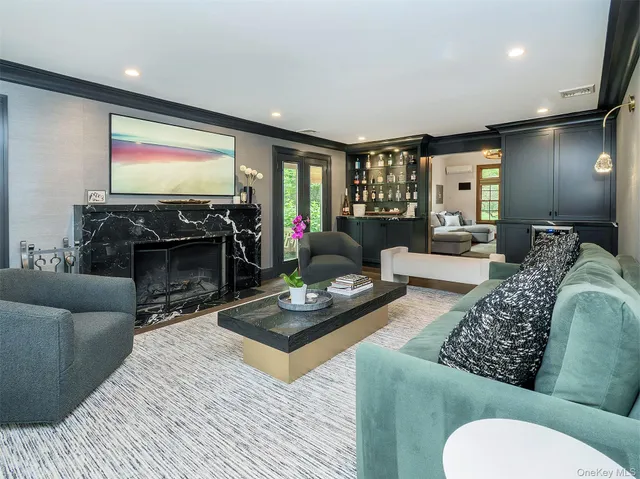 $2,785,000 | 184 Circle Drive, Manhasset, NY 11030