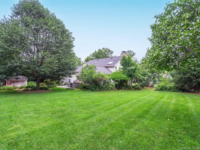 $2,785,000 | 184 Circle Drive, Manhasset, NY 11030