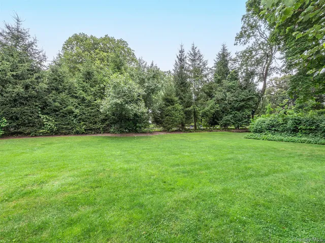 $2,785,000 | 184 Circle Drive, Manhasset, NY 11030