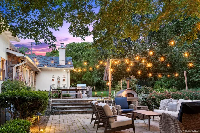 $2,785,000 | 184 Circle Drive, Manhasset, NY 11030