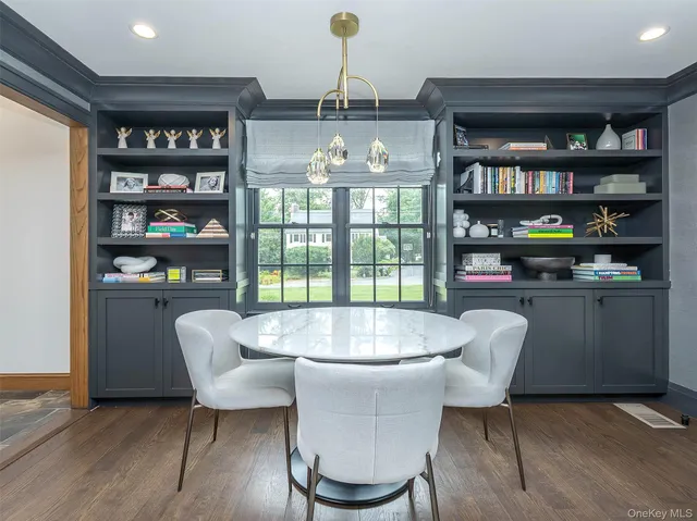 $2,785,000 | 184 Circle Drive, Manhasset, NY 11030