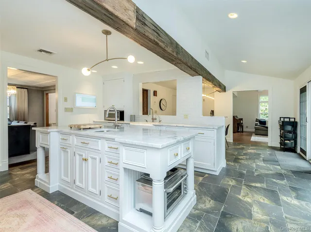 $2,785,000 | 184 Circle Drive, Manhasset, NY 11030