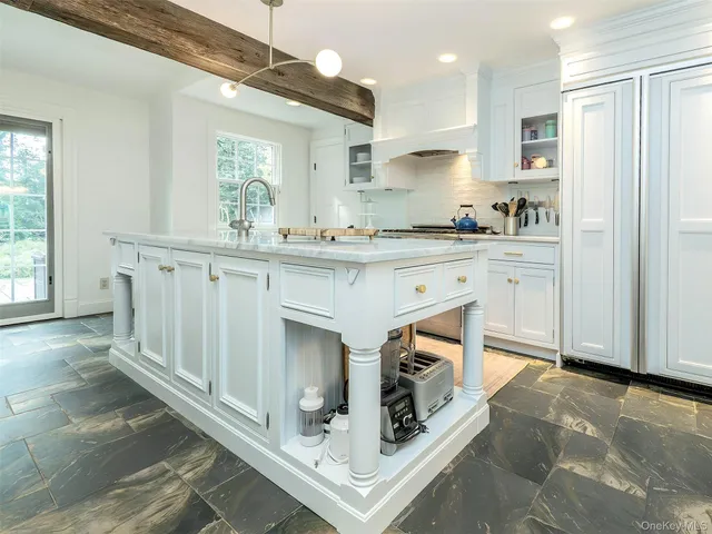 $2,785,000 | 184 Circle Drive, Manhasset, NY 11030