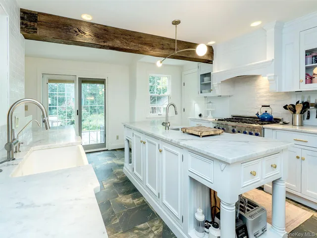 $2,785,000 | 184 Circle Drive, Manhasset, NY 11030