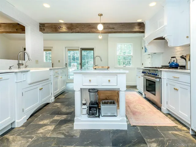 $2,785,000 | 184 Circle Drive, Manhasset, NY 11030