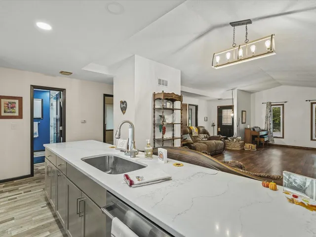 $275,000 | 7604 Larwinn Drive, Rockford, IL 61107