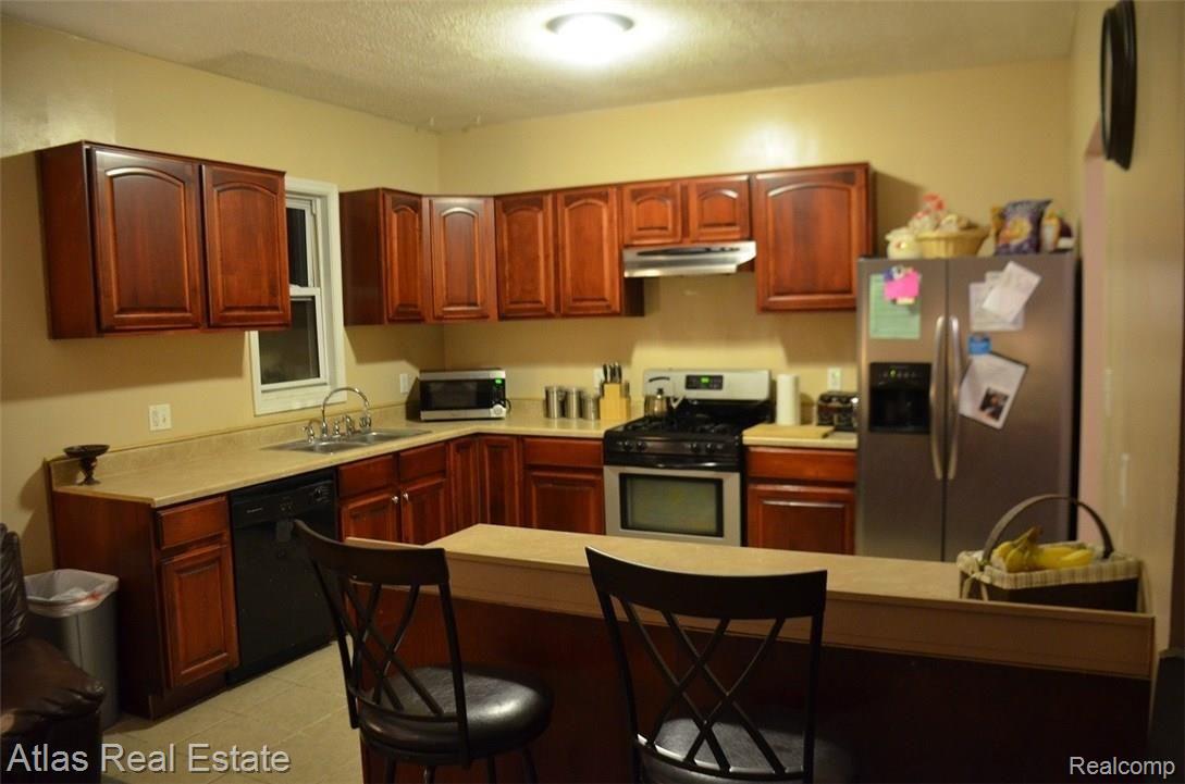 3060 Donley Avenue Rochester, MI 48309 - Photo 14 of 25 kitchn500.JPG