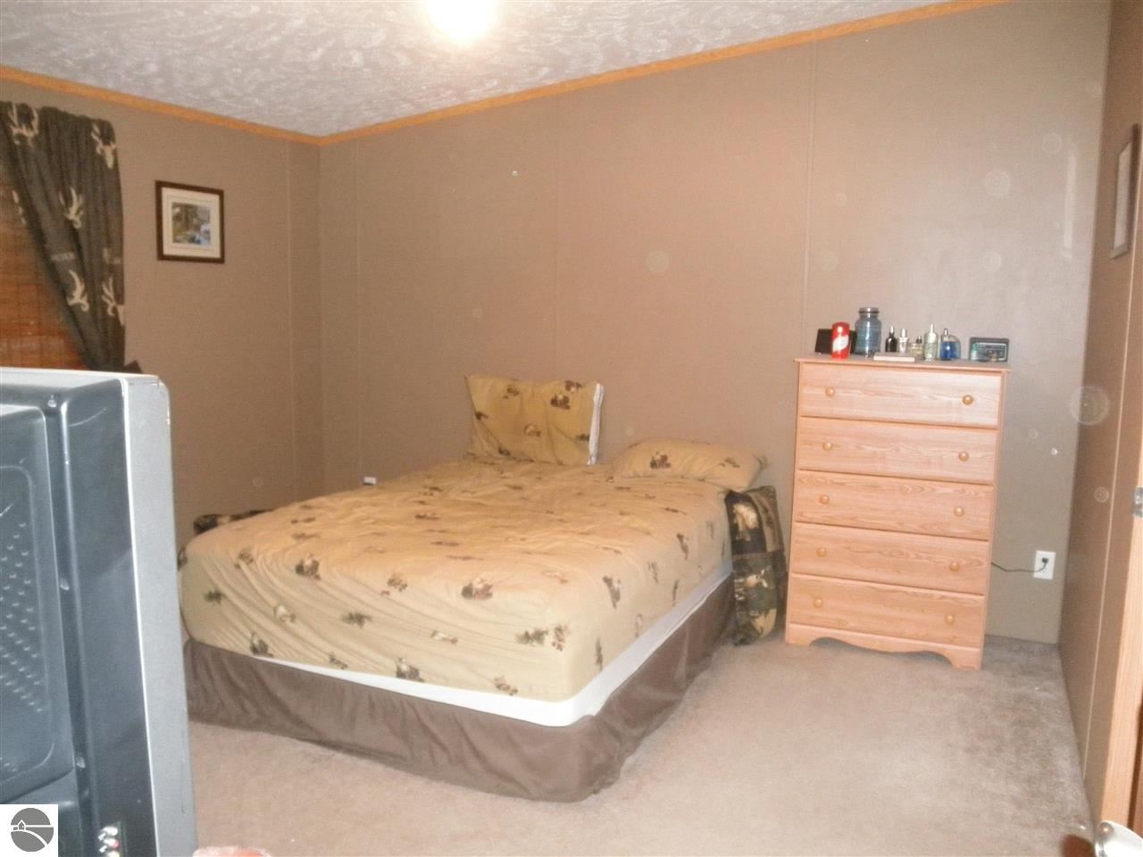 3933 Crofton Road South Boardman, MI 49680 - Photo 14 of 16 1777291-13.JPG