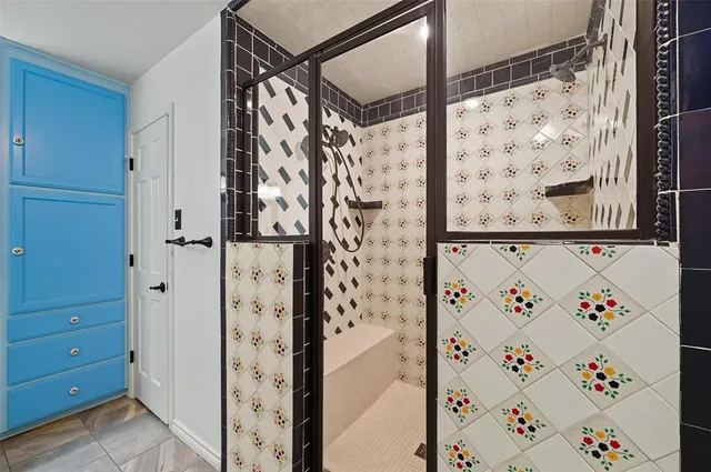 walk in closet with window