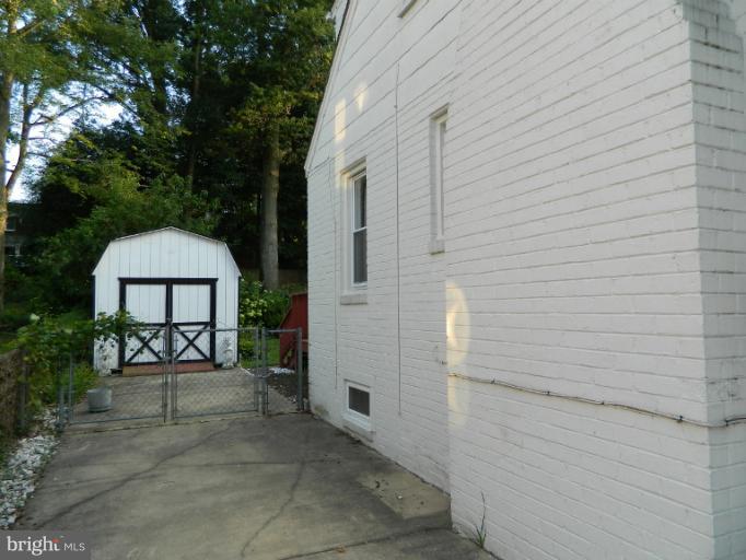 1110 Dryden Street Silver Spring, MD 20901 - Photo 9 of 23 Drive way 1