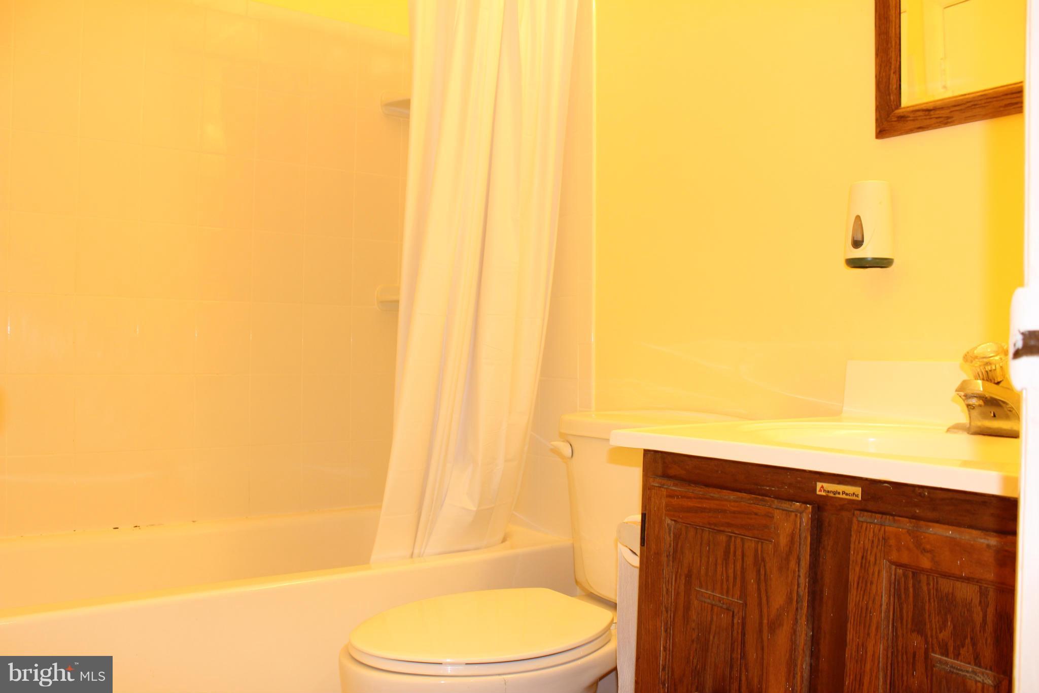 2221 Gunsmith Square Reston, VA 20191 - Photo 16 of 29 Bath