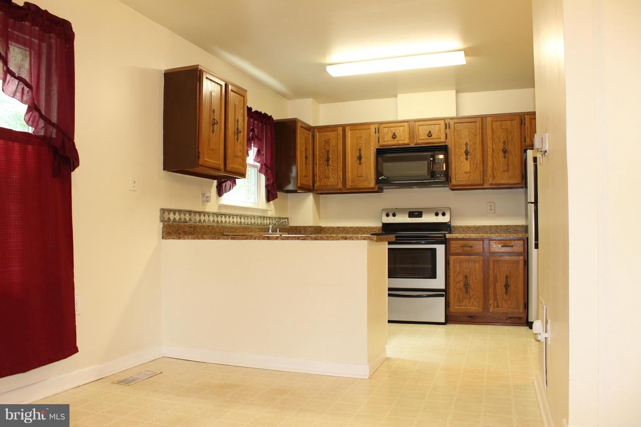 2221 Gunsmith Square Reston, VA 20191 - Photo 6 of 29 Kitchen