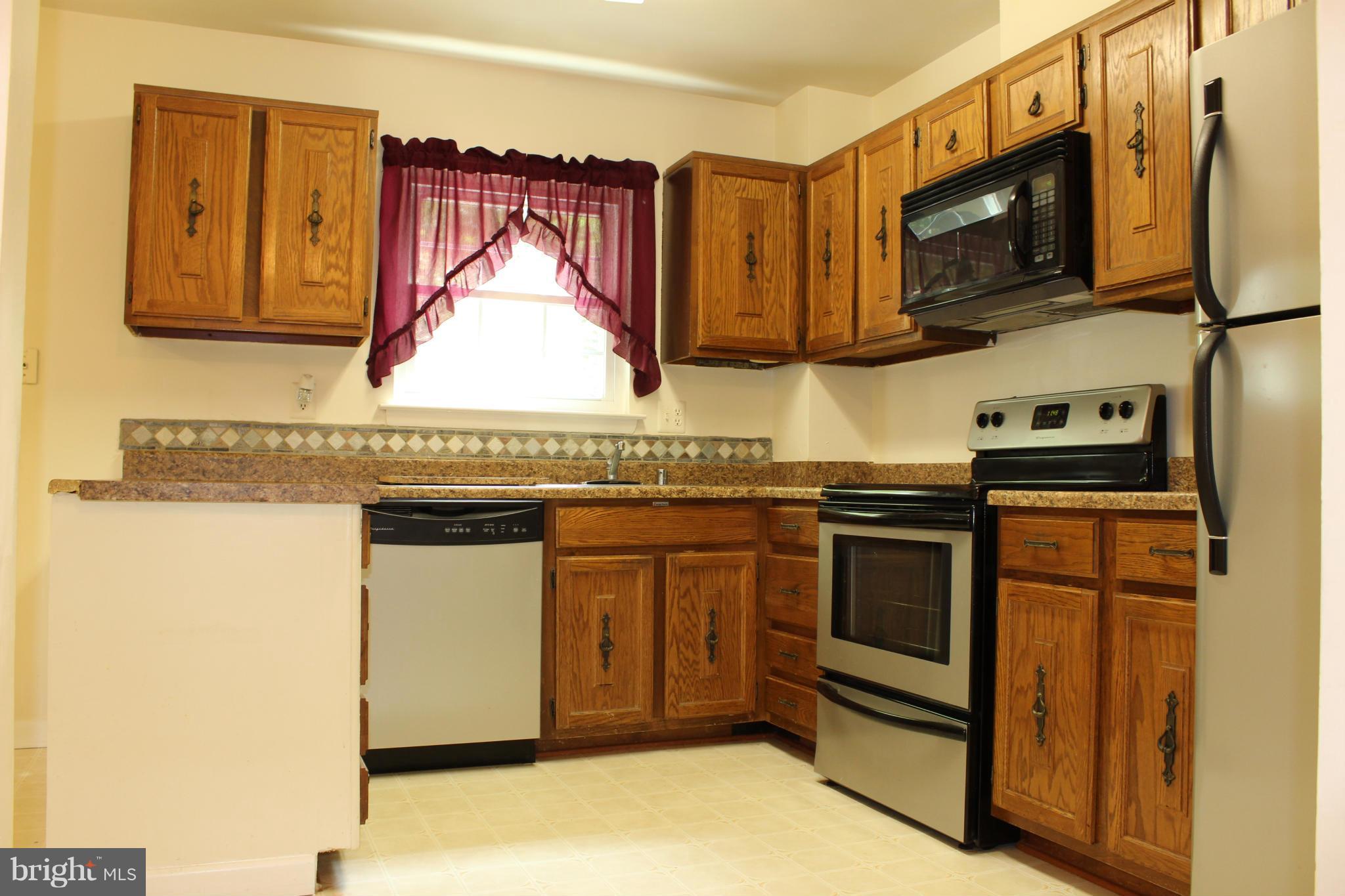 2221 Gunsmith Square Reston, VA 20191 - Photo 8 of 29 Kitchen