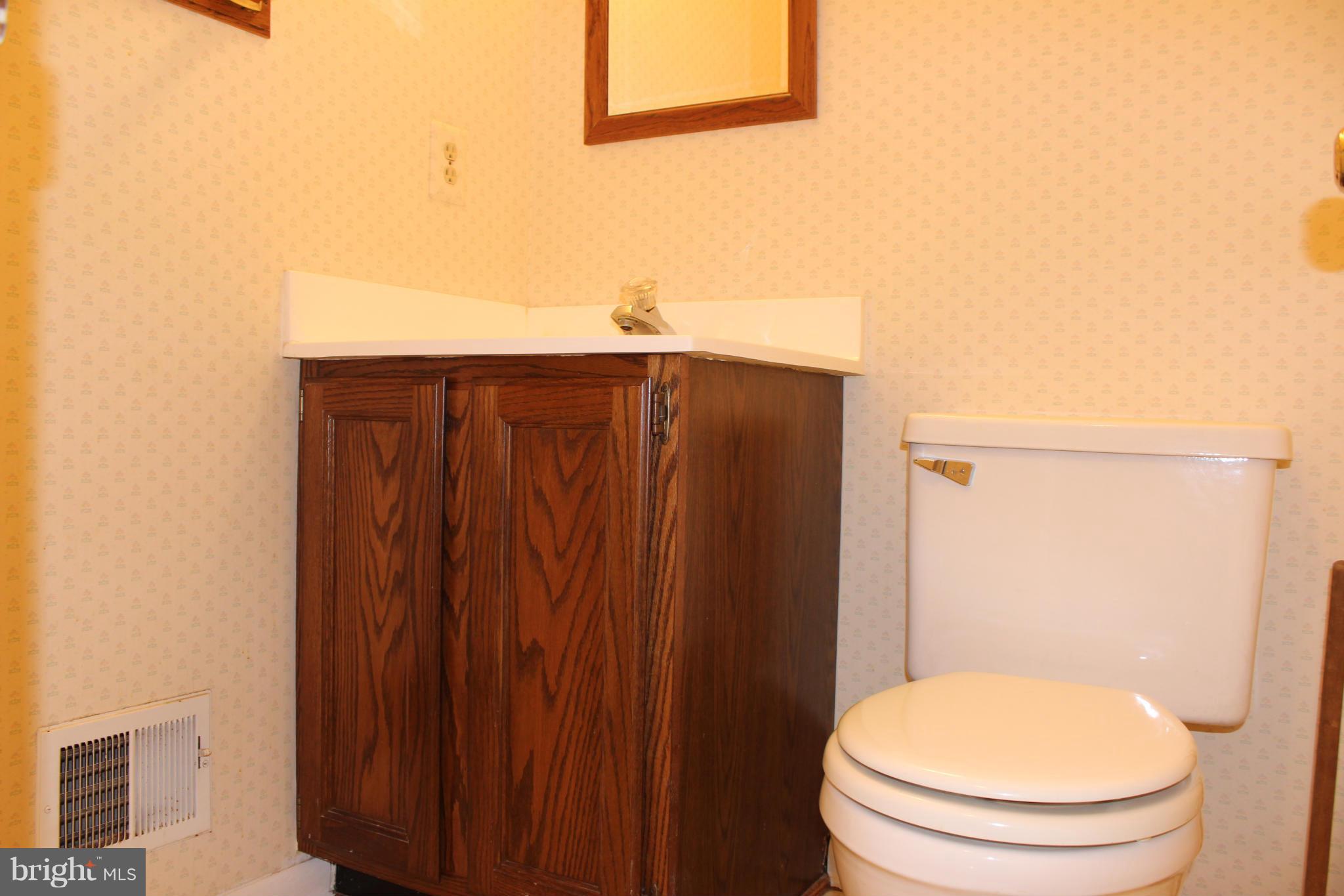 2221 Gunsmith Square Reston, VA 20191 - Photo 9 of 29 Bath