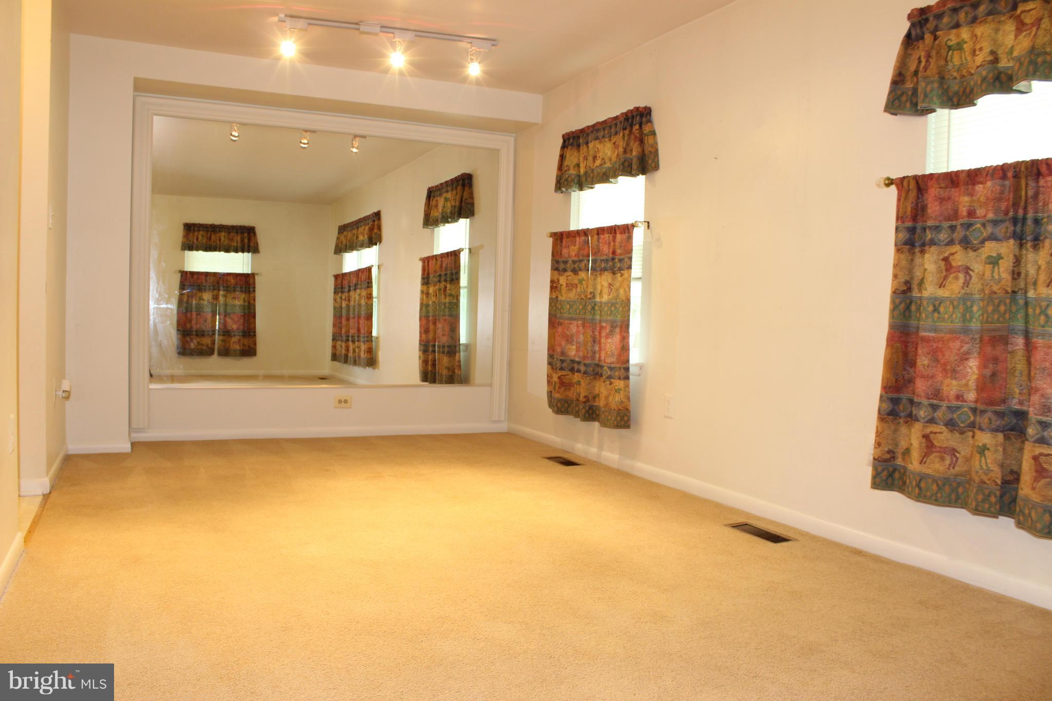 2221 Gunsmith Square Reston, VA 20191 - Photo 10 of 29 Living Room
