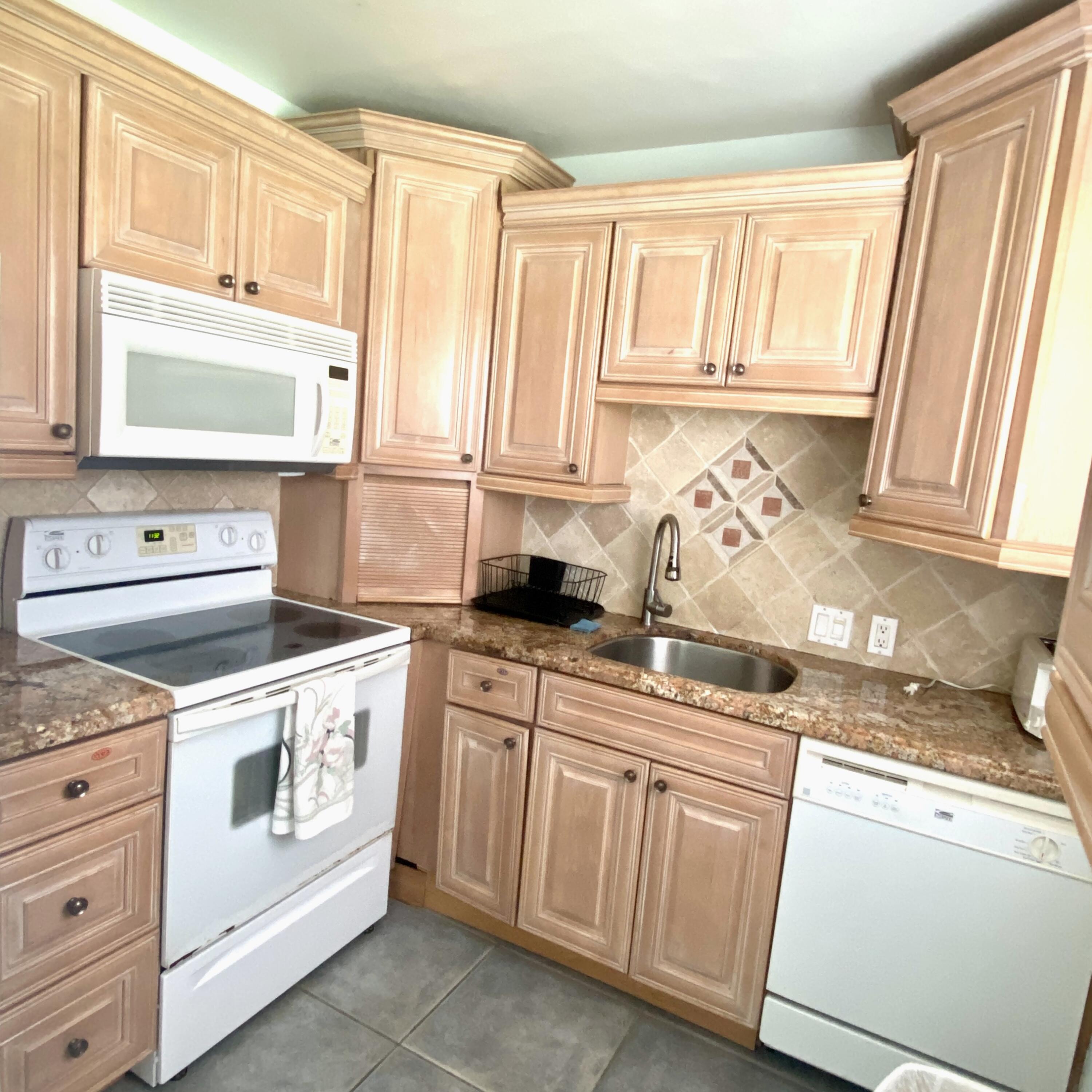 392 Brighton J Boca Raton, FL 33434 - Photo 2 of 54 Kitchen