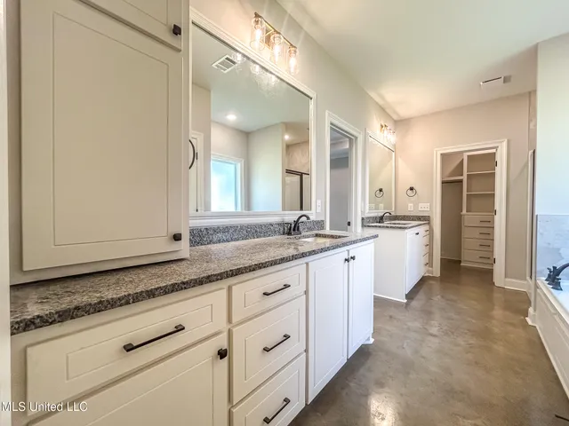 $291,700 | 954 Riverside Lane, Pearl, MS 39208