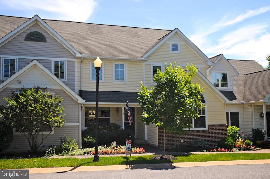 1053 Kent Garden Lititz, PA 17543 - Photo 1 of 25