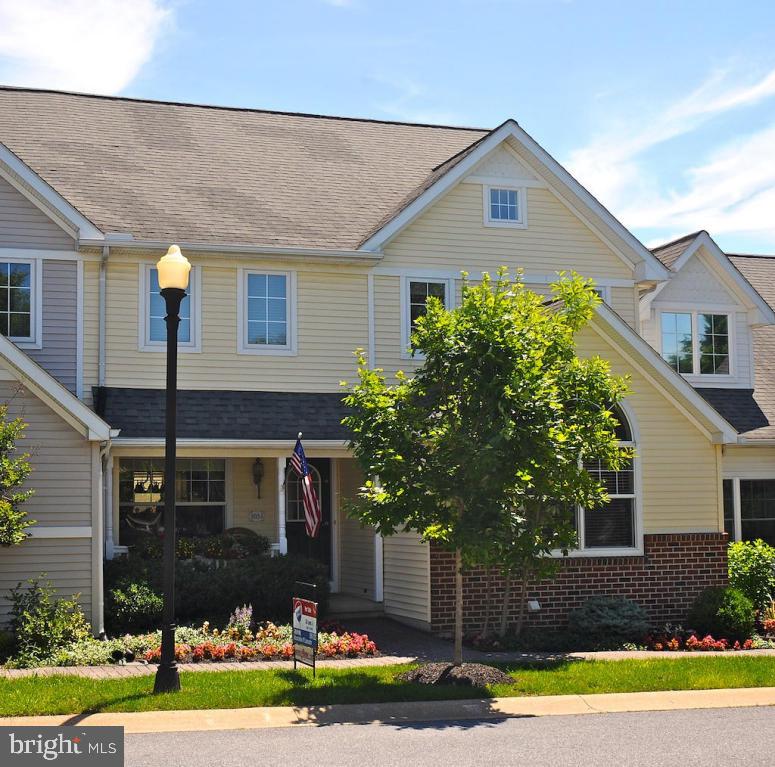 1053 Kent Garden Lititz, PA 17543 - Photo 2 of 25