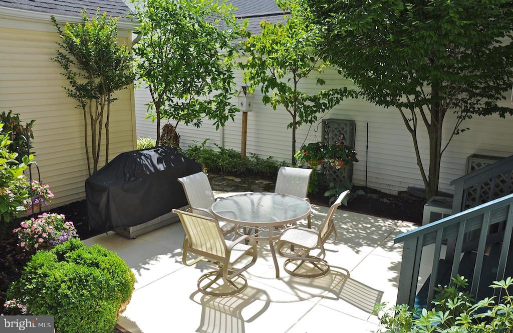 1053 Kent Garden Lititz, PA 17543 - Photo 6 of 25