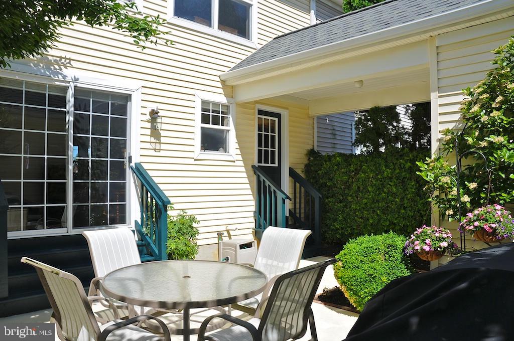 1053 Kent Garden Lititz, PA 17543 - Photo 7 of 25