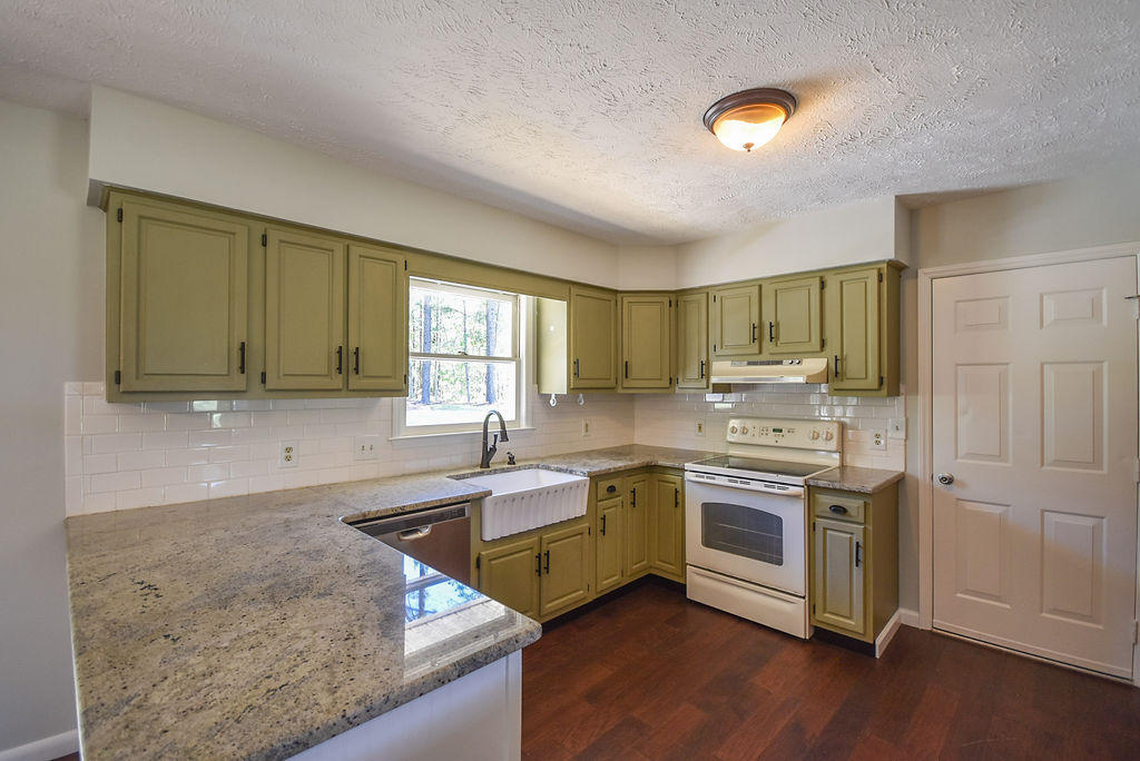 619 Strother Road Aberdeen, NC 28315 - Photo 6 of 32 22Kitchen