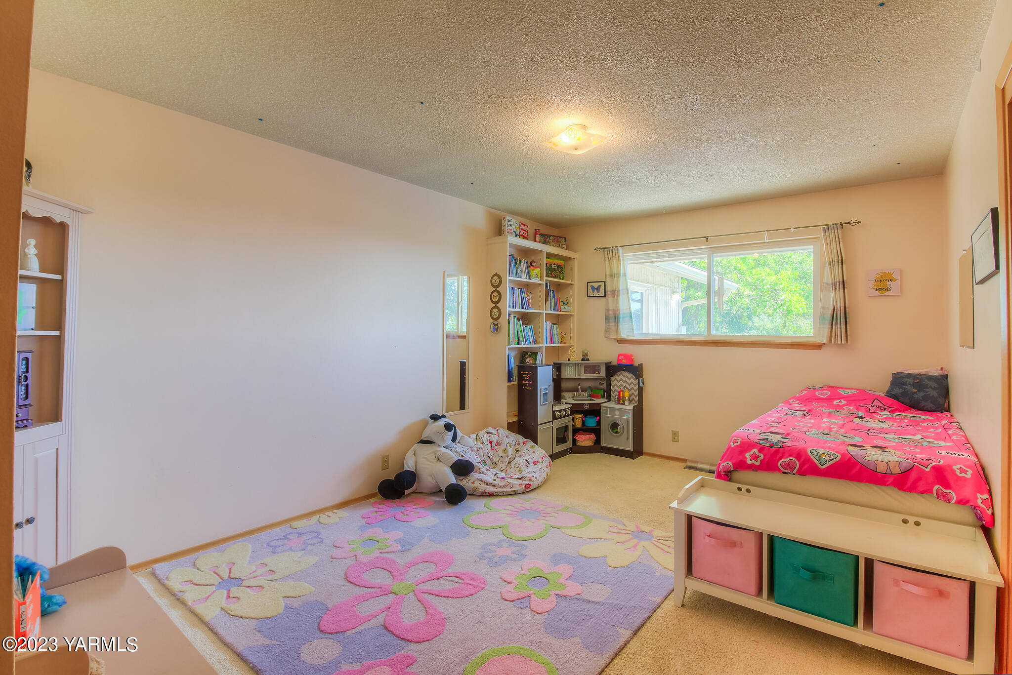 15451 Summitview Road Cowiche, WA 98923 - Photo 3 of 22 a bedroom with a bed and a window