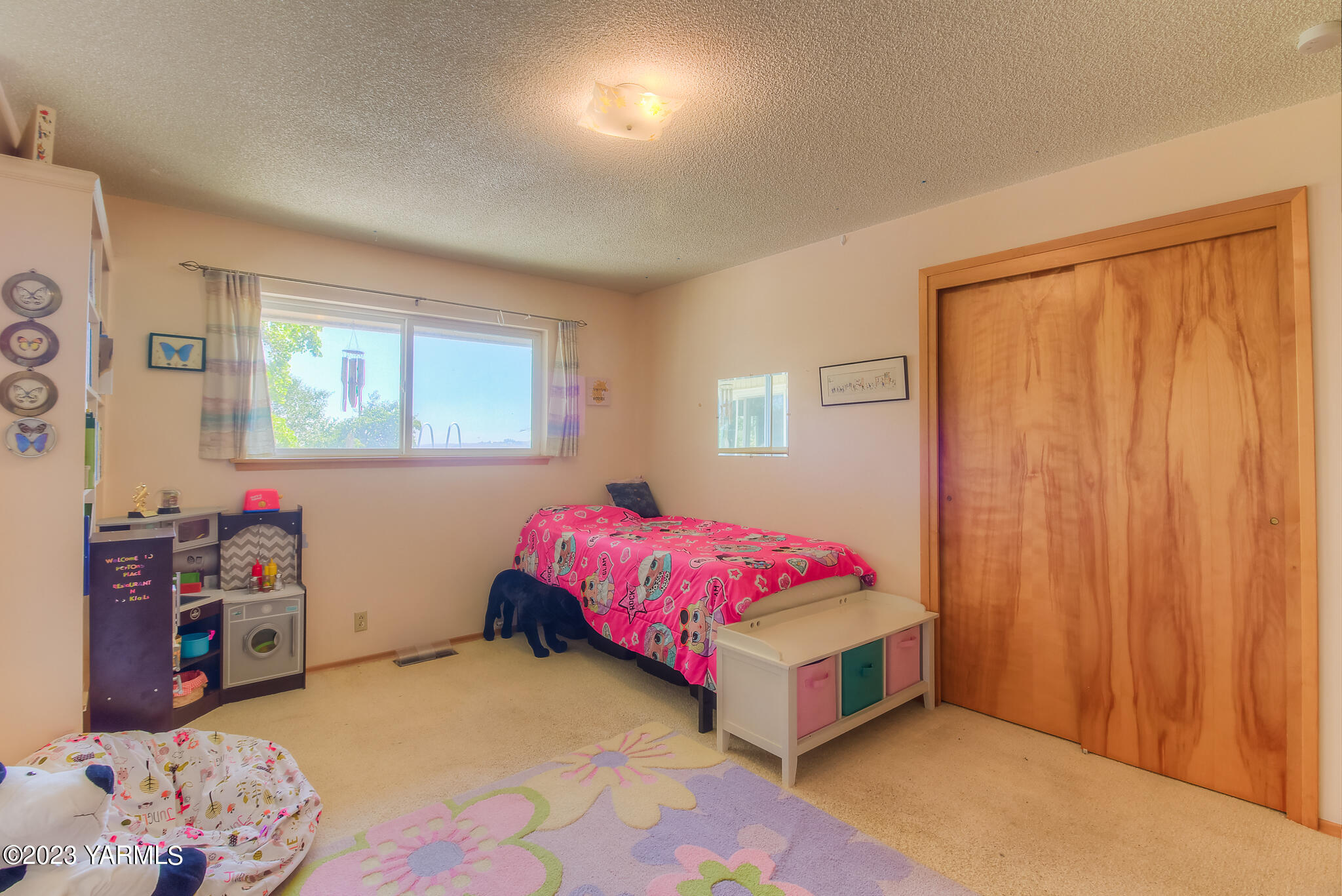 15451 Summitview Road Cowiche, WA 98923 - Photo 4 of 22 a bedroom with bed and a window