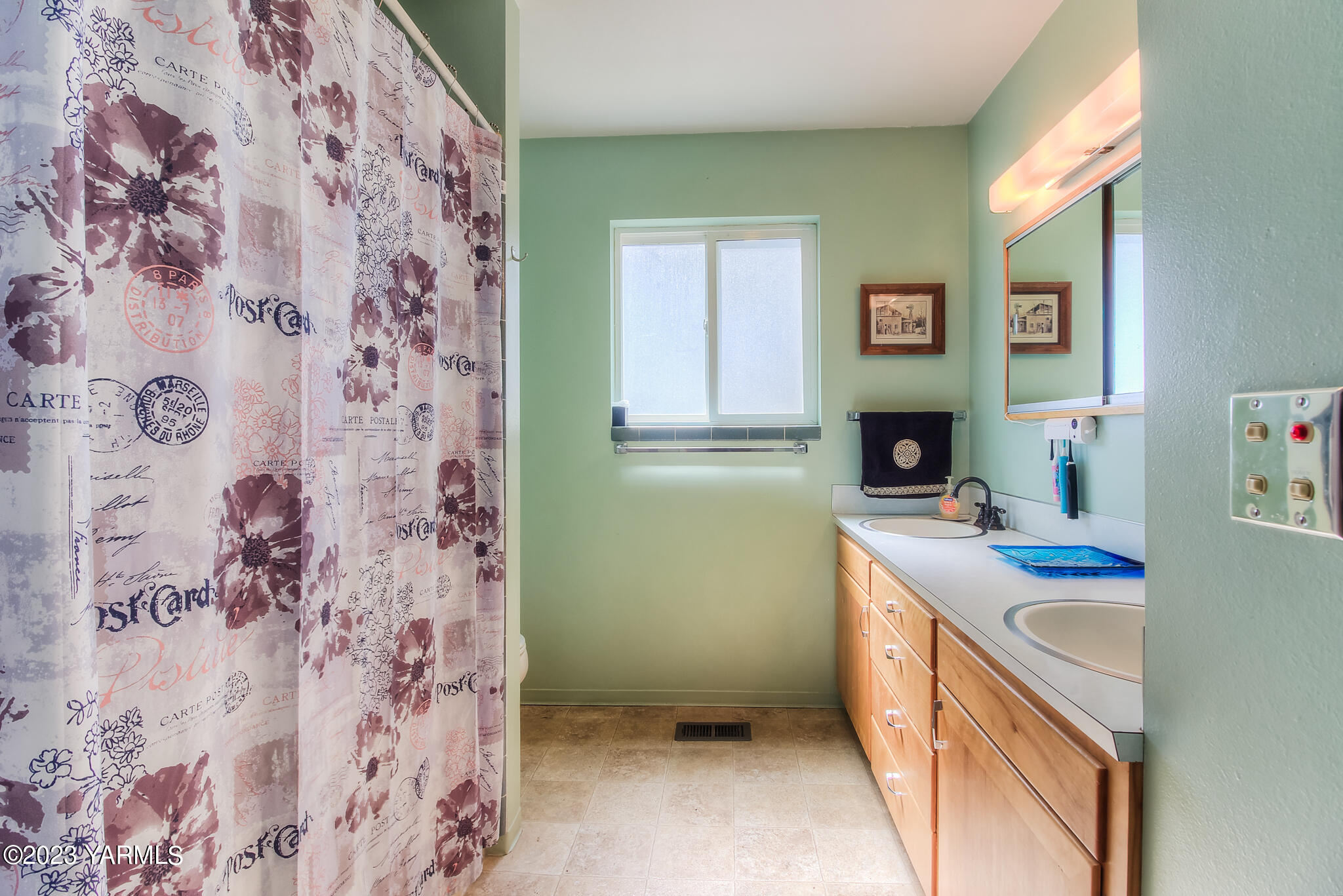 15451 Summitview Road Cowiche, WA 98923 - Photo 5 of 22 a kitchen that has a sink and a stove in it