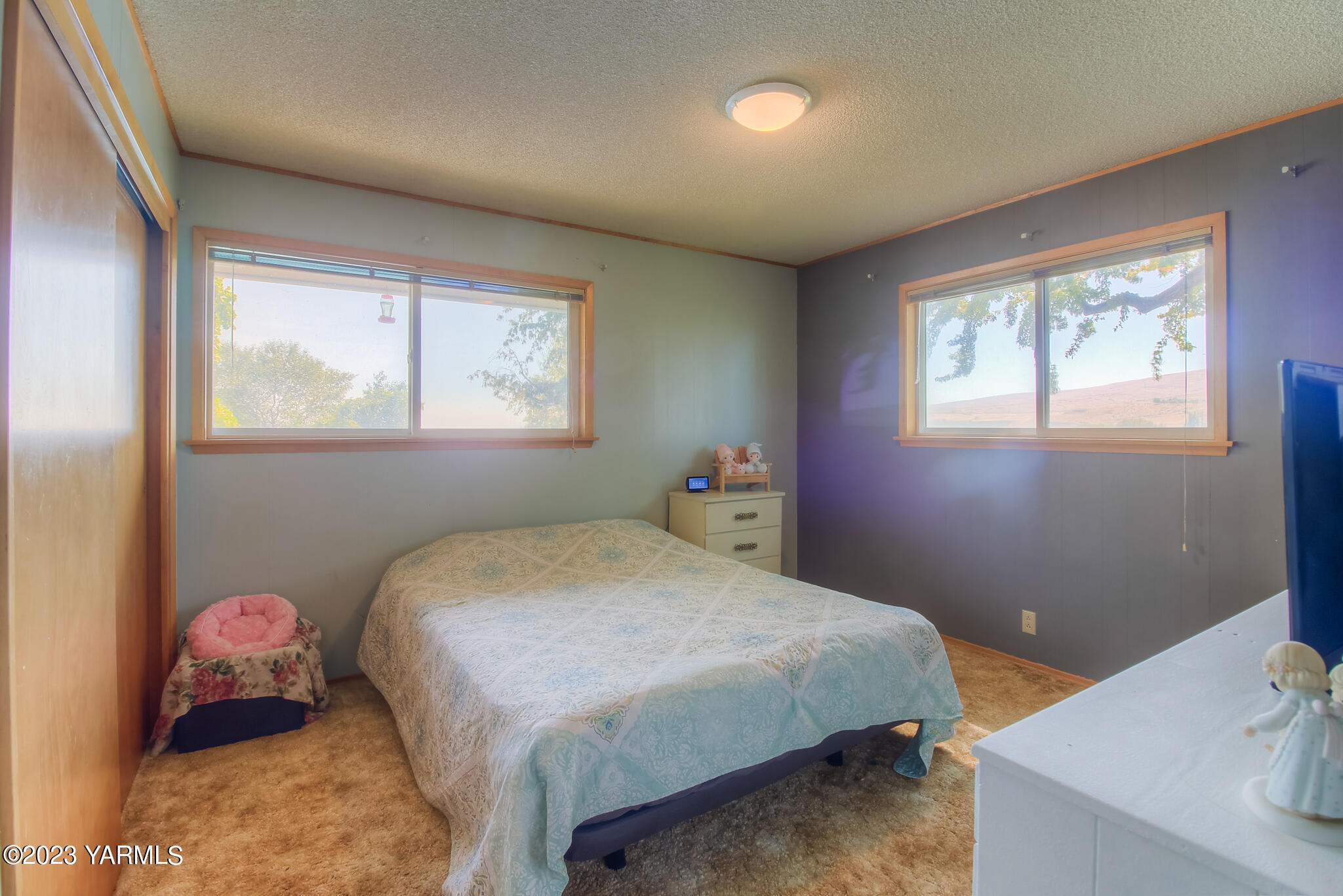 15451 Summitview Road Cowiche, WA 98923 - Photo 7 of 22 a bedroom with a bed and a window