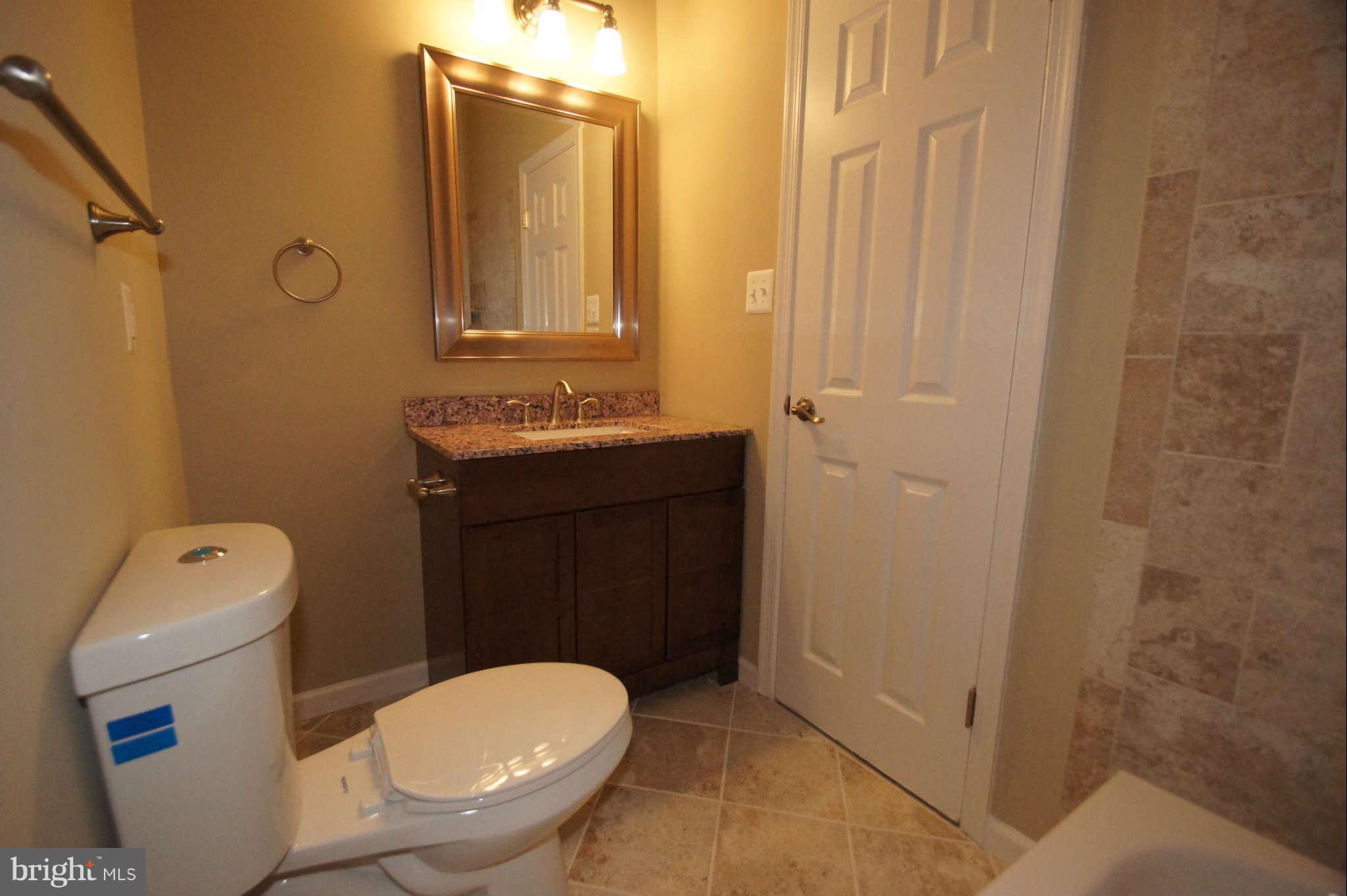 9423 Gunview Road Baltimore, MD 21236 - Photo 17 of 30 Bath