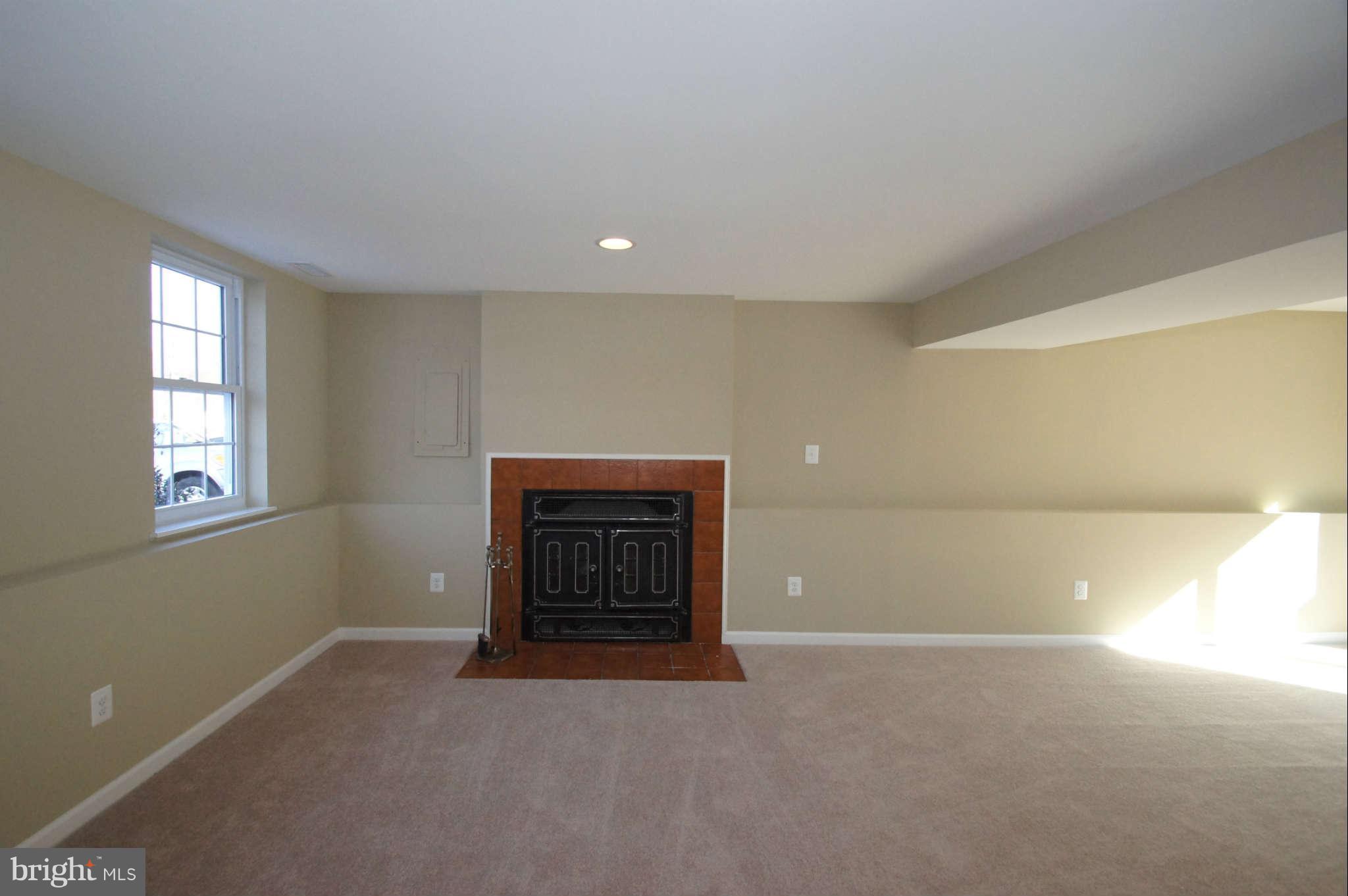 9423 Gunview Road Baltimore, MD 21236 - Photo 19 of 30 Family Room