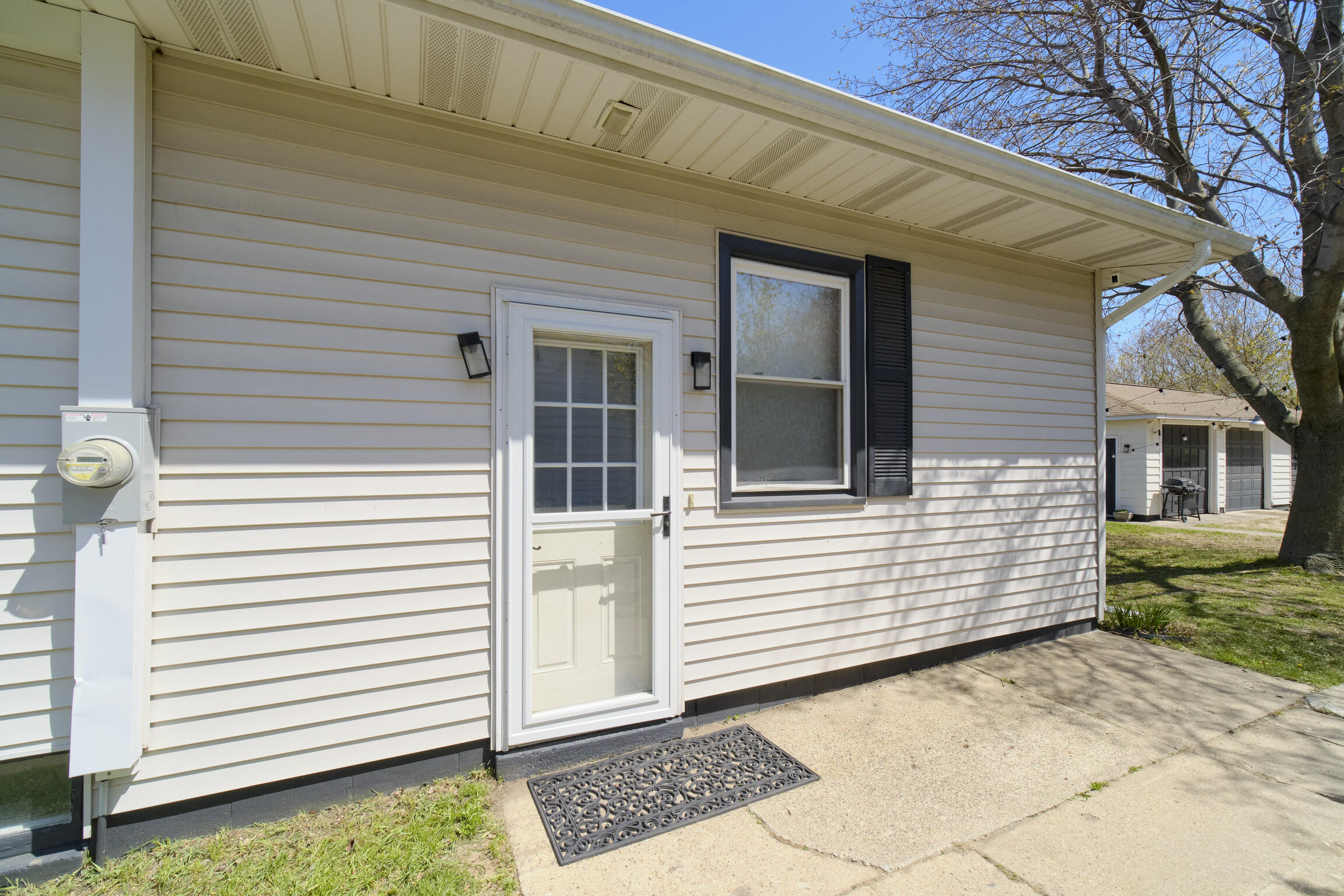 1187 Maple Road Manistee, MI 49660 - Photo 4 of 58 Side Entry