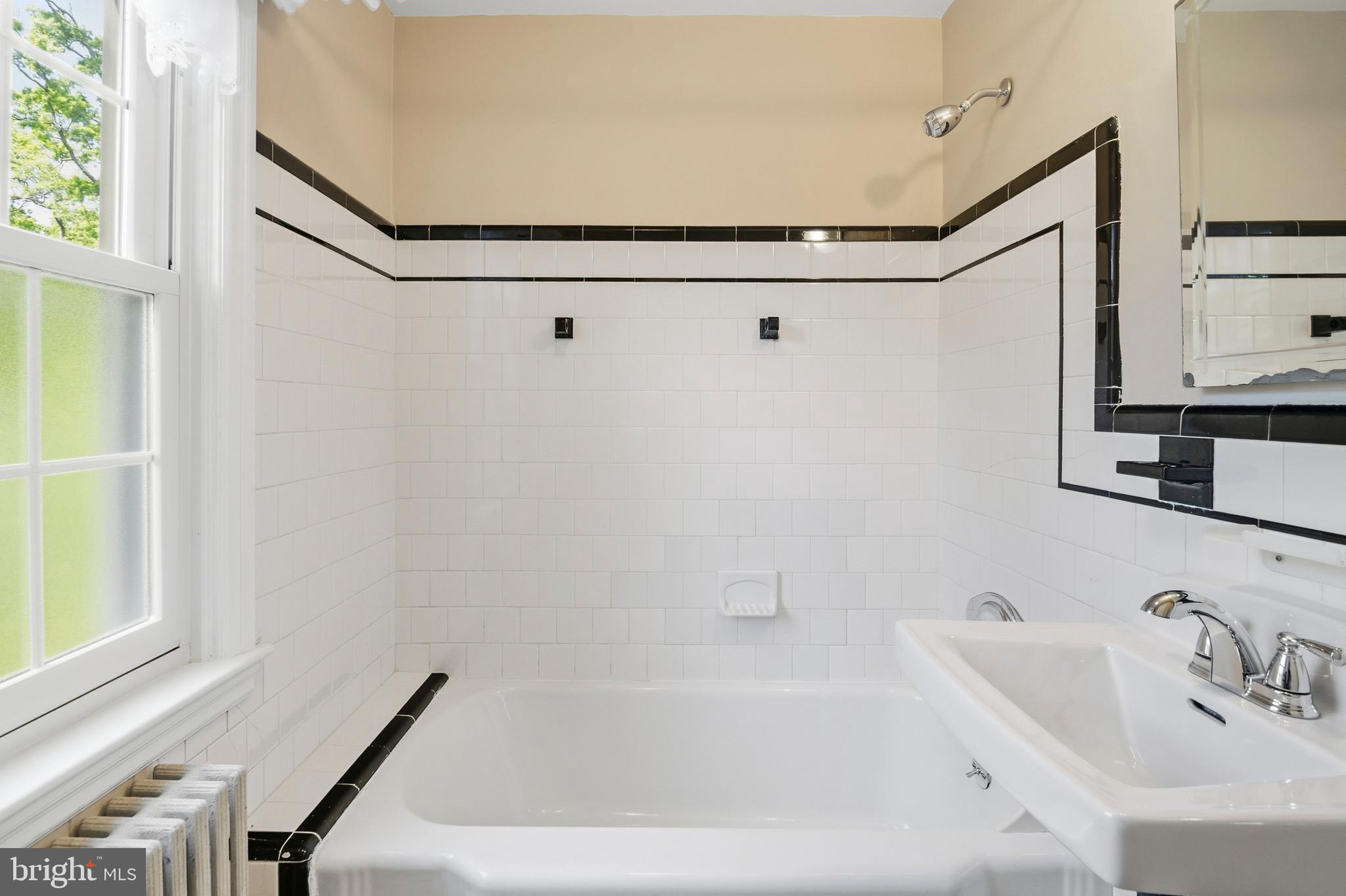 415 South Rolling Road Baltimore, MD 21228 - Photo 23 of 37 2nd floor full bathroom with subway tile