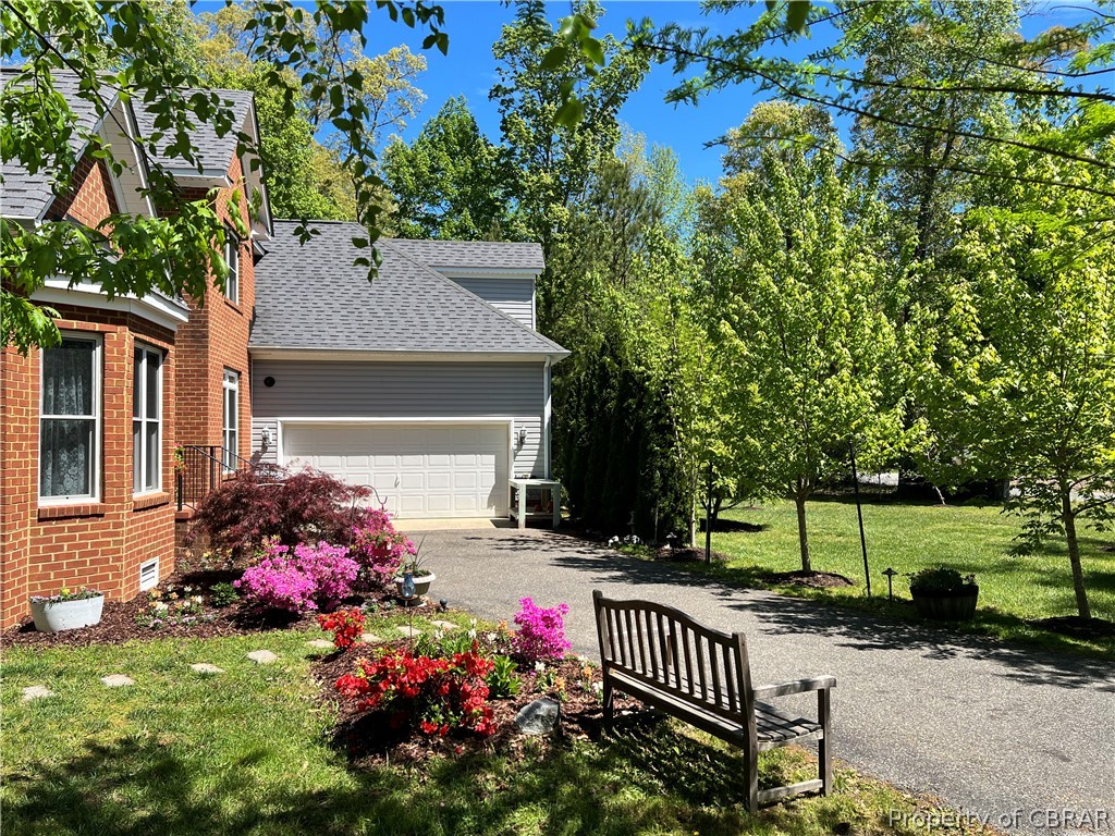 48 Fairfield Road Hartfield, VA 23071 - Photo 2 of 34 Attached 2 Car Garage