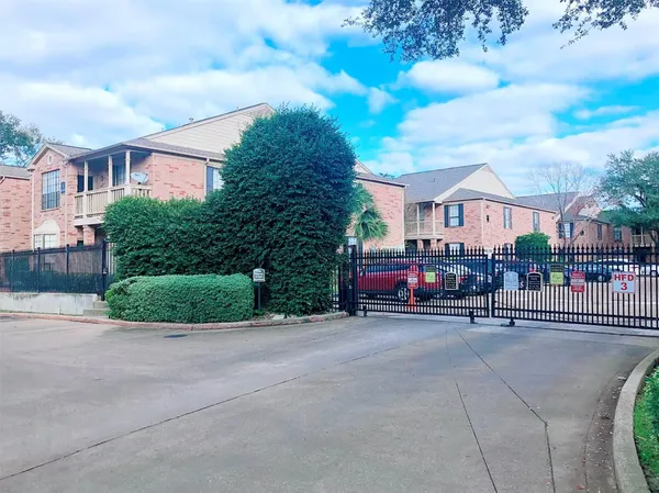 $1,295 | 2255 Braeswood Park Drive, Unit 204, Houston, TX 77030