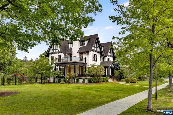 $3,149,000 | 2 Russell Terrace, Montclair, NJ 07042