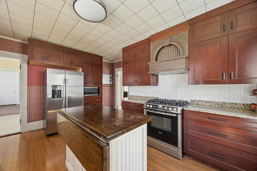 216 Walnut Street Clinton, MA 01510 - Photo 10 of 42
