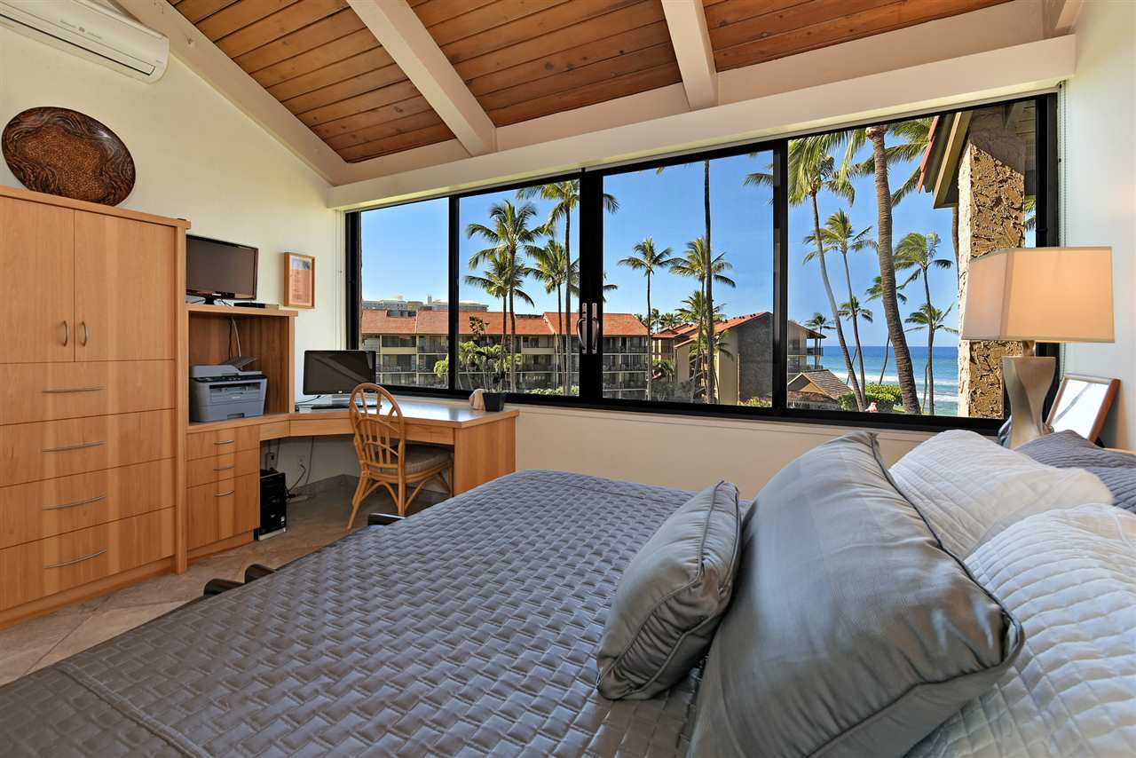 3543 Lower Honoapiilani Road, Unit B405 Lahaina, HI 96761 - Photo 12 of 30 a bed room with a bed and a large window