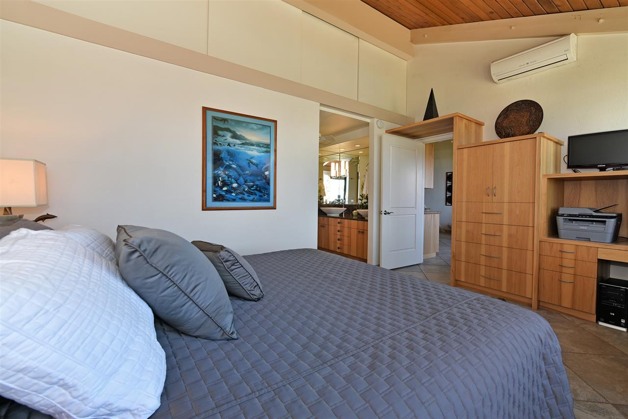 3543 Lower Honoapiilani Road, Unit B405 Lahaina, HI 96761 - Photo 13 of 30 a spacious bedroom with a bed and cabinets