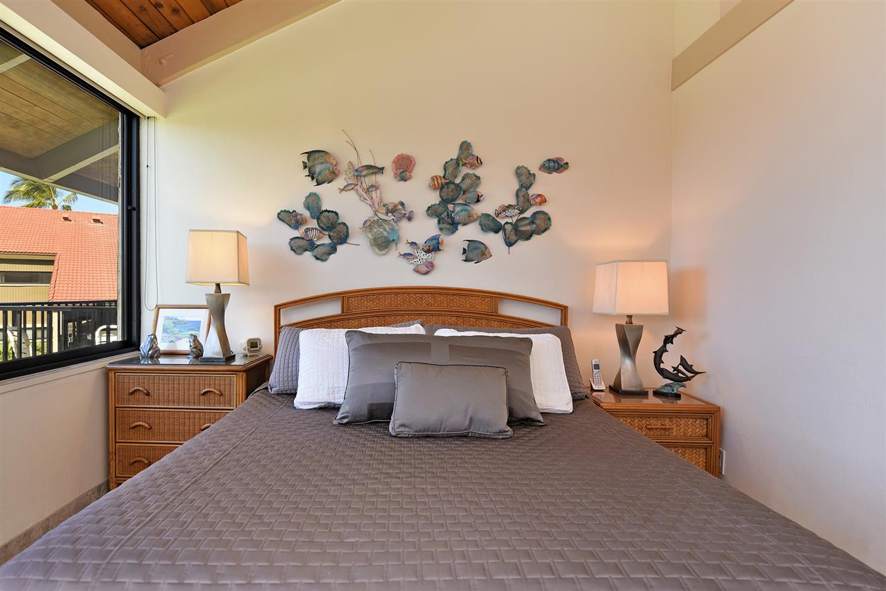 3543 Lower Honoapiilani Road, Unit B405 Lahaina, HI 96761 - Photo 14 of 30 a view of a couch in a room