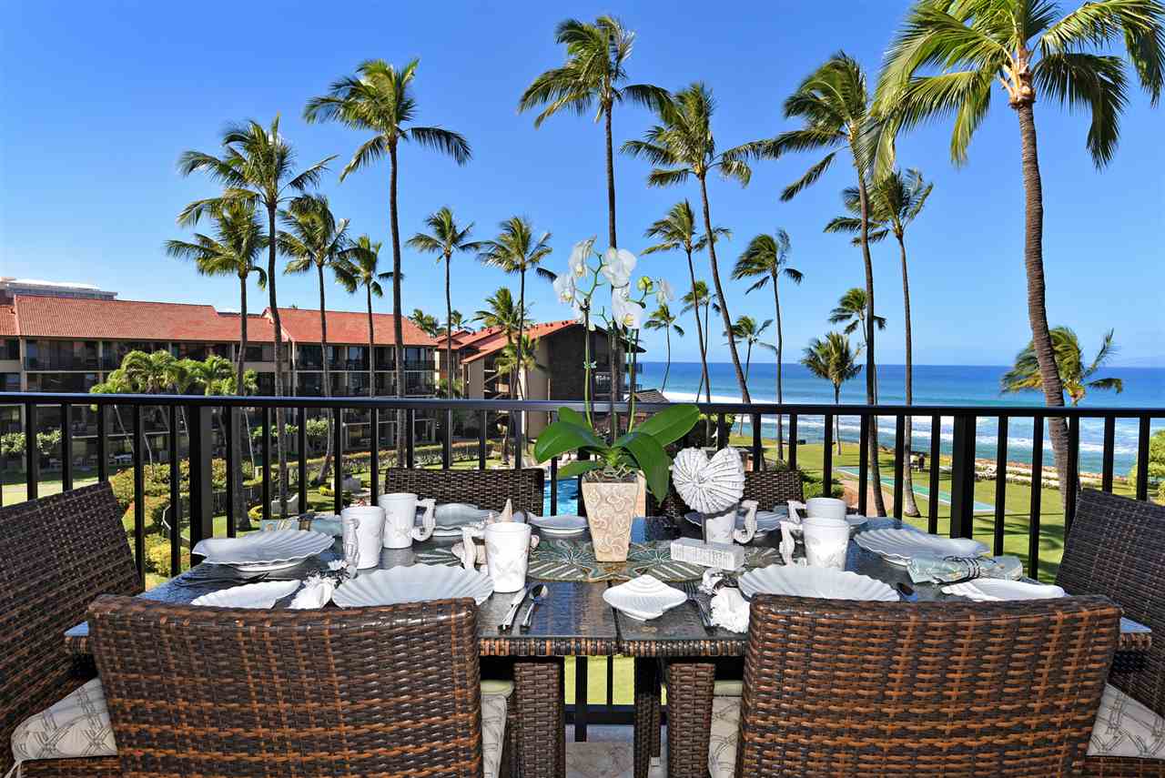 3543 Lower Honoapiilani Road, Unit B405 Lahaina, HI 96761 - Photo 2 of 30 a outdoor view with sitting space