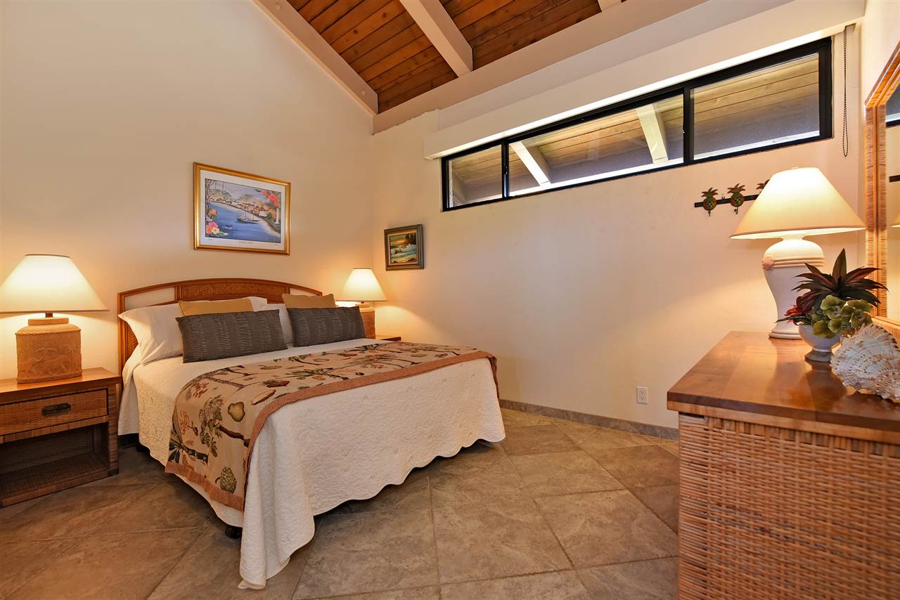 3543 Lower Honoapiilani Road, Unit B405 Lahaina, HI 96761 - Photo 23 of 30 a bedroom with bed and window