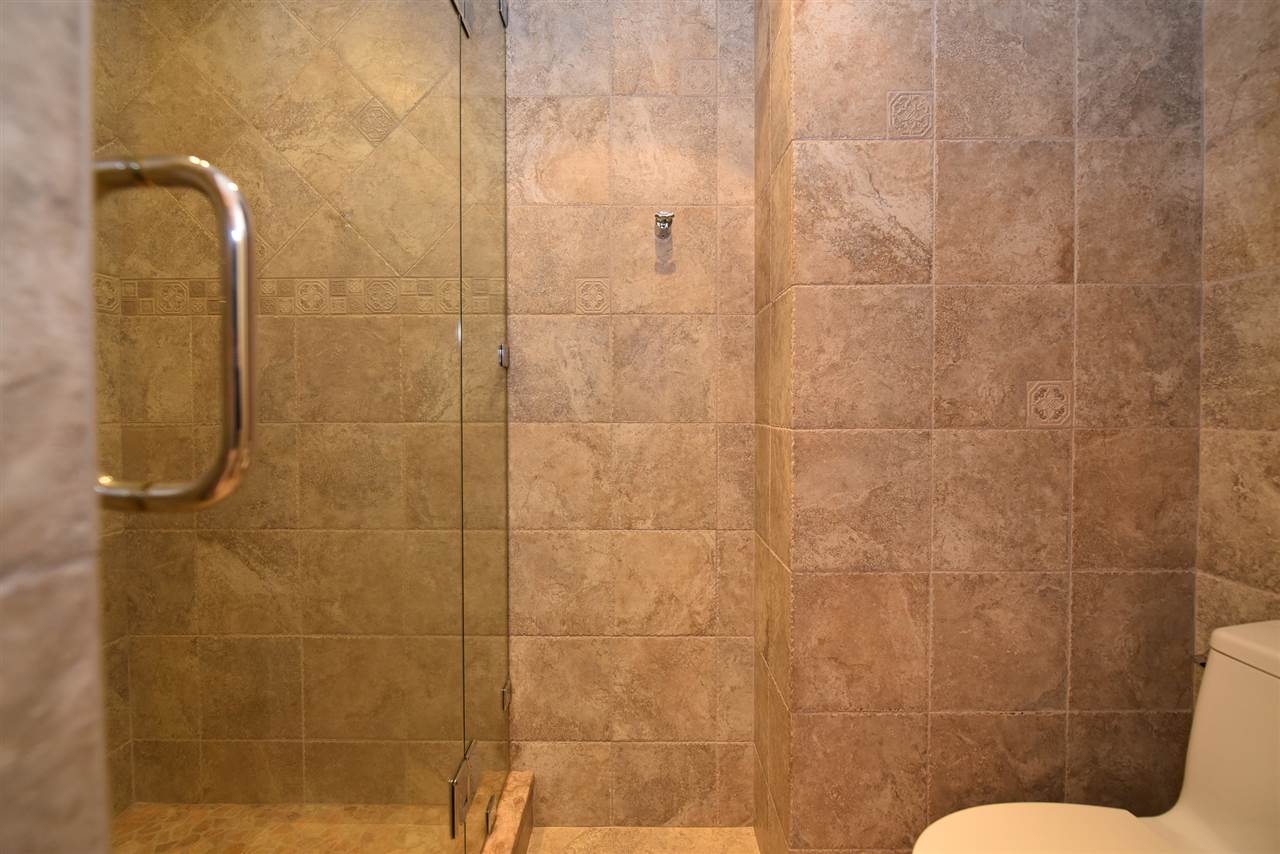 3543 Lower Honoapiilani Road, Unit B405 Lahaina, HI 96761 - Photo 28 of 30 a bathroom with a shower