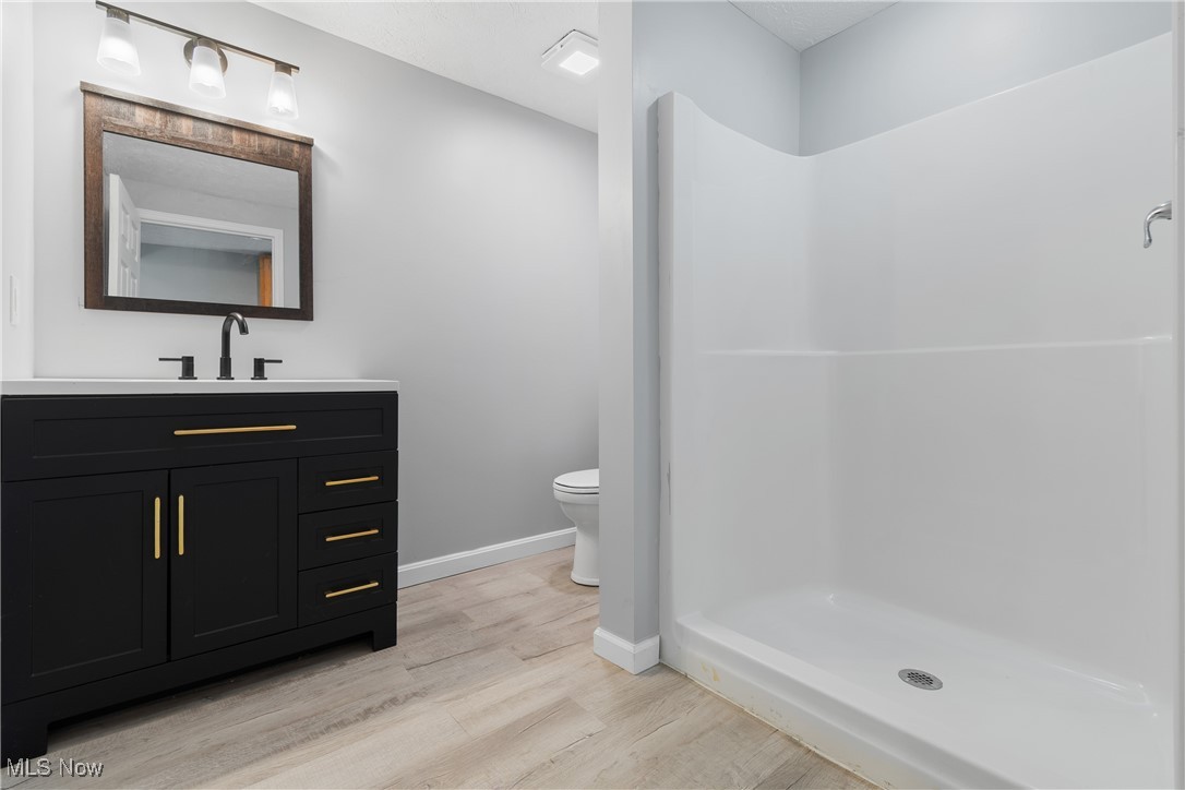 427 Center Road Akron, OH 44319 - Photo 23 of 39 Primary bathroom
