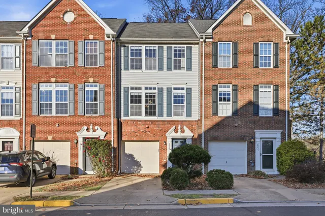 $3,400 | 2957 Huntington Grove Square, Alexandria, VA 22306